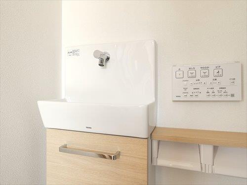 1階トイレ手洗いカウンター