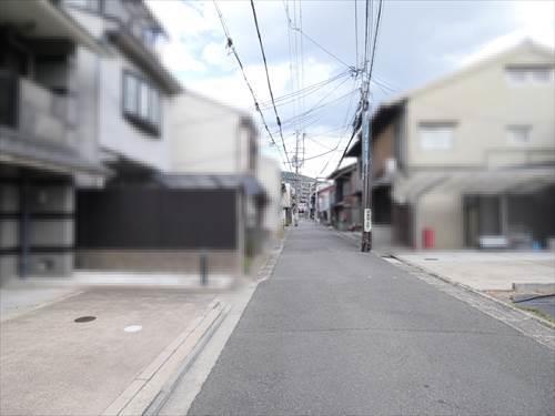 前面道路（東方向）