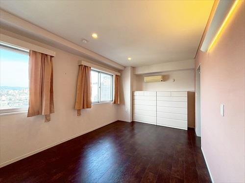 洋室(約10.7帖）