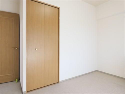 南側洋室(約6帖)