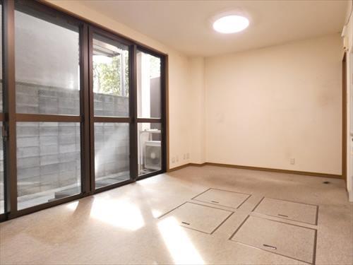 1階洋室(約9.9帖)