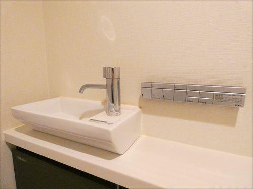 トイレ手洗いカウンター