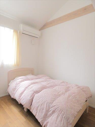 東側洋室（5.8帖）