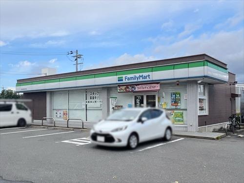 ﾌｧﾐﾘｰﾏｰﾄ京都伏見横大路店徒歩3分