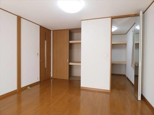 東側洋室（納戸付き）