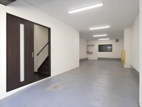 車庫（駐車2台可能）