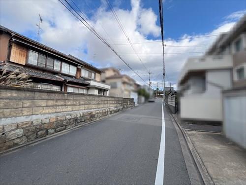 前面道路（東方向）