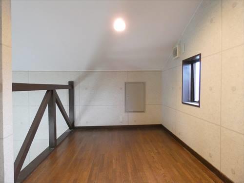 洋室ロフト収納