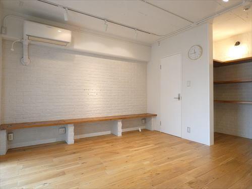 リビングベンチと収納棚