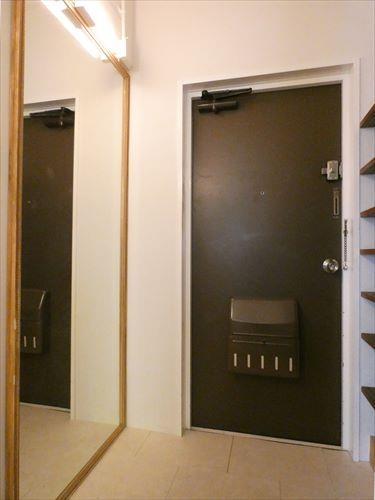 玄関（姿鏡付き）