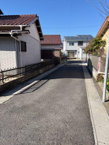 東側道路(南から北向きに撮影) 東側道路(南から北向きに撮影)