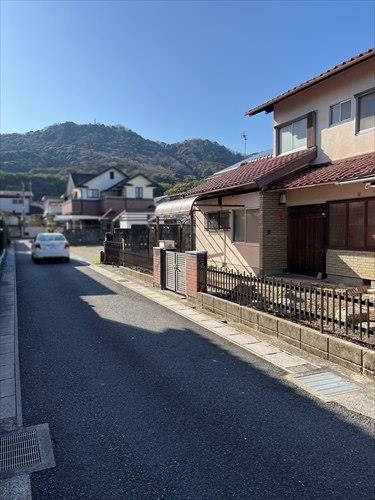 南側道路(東から西向きに撮影) 南側道路(東から西向きに撮影)