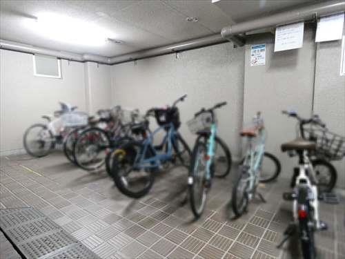 自転車置場（1）