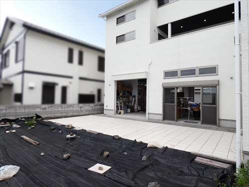 庭とテラス