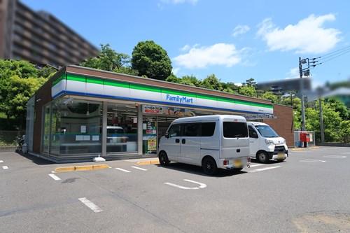 ファミリーマート町田南大谷店まで550ｍ