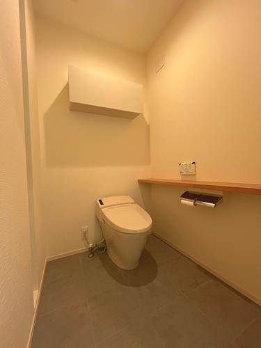 2F トイレ（温水便座）
