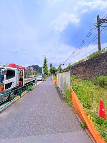 【現地前面道路2024年6月撮影】