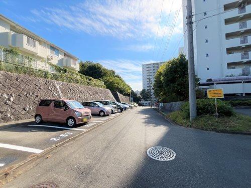 【現地前面道路2024年10月撮影】