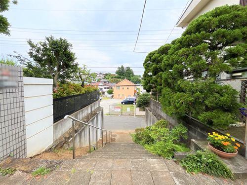 【現地前面道路2025年6月撮影】 【現地前面道路2025年6月撮影】