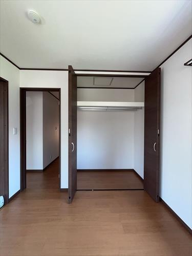 ２階南西側約4.5帖洋室