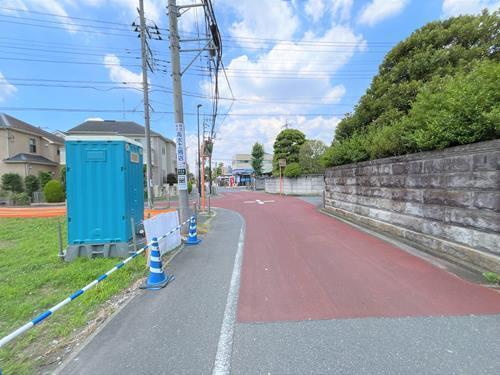 北東側【現地前面道路2025年7月撮影】