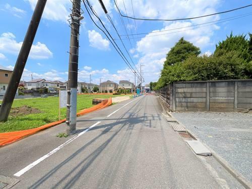 北東側【現地前面道路2025年7月撮影】