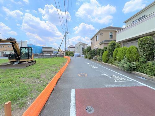 北西側【現地前面道路2025年7月撮影】