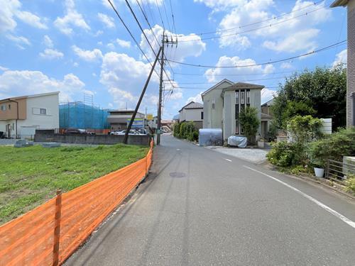 西側【現地前面道路2025年7月撮影】