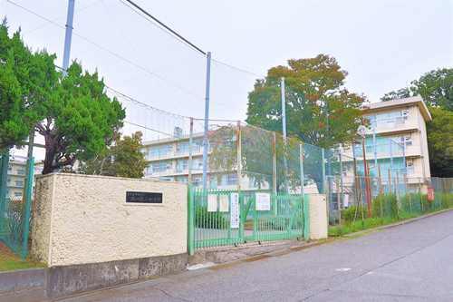 町田市立鶴川第二中学校まで1400ｍ