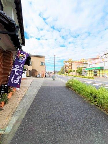 【現地前面道路2025年10月撮影】