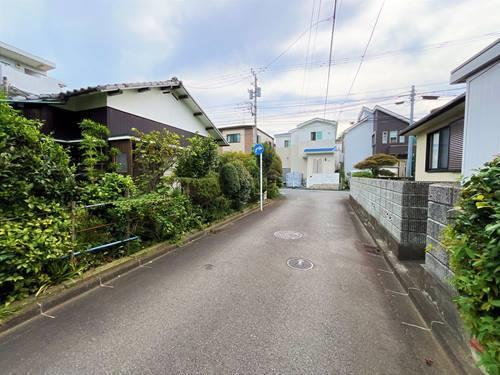 【現地前面道路2025年10月撮影】