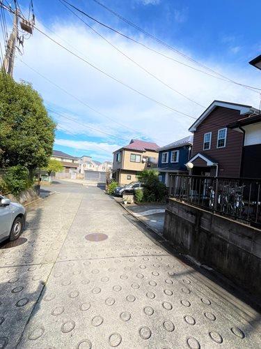 【現地前面道路2025年10月撮影】