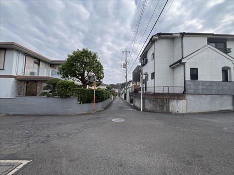 南東側前面道路