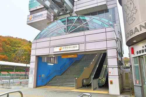 多摩モノレール多摩動物公園駅まで徒歩9分