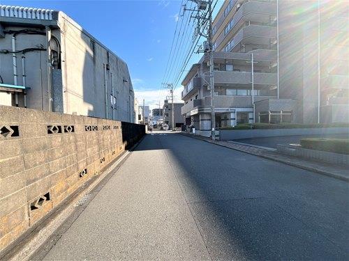 【現地前面道路2025年12月撮影】