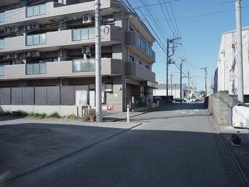 前面道路（2026年2月 撮影）