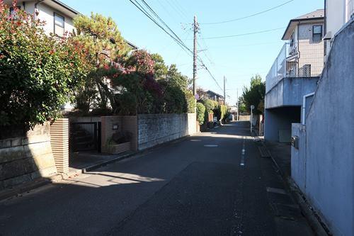 【現地前面道路2025年12月撮影】