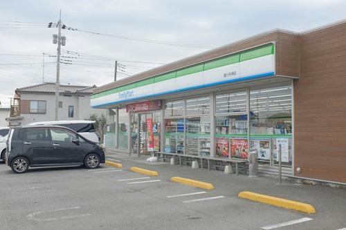 ファミリーマート愛川中津店 300m