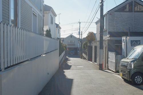 前面道路（2025年12月 撮影）