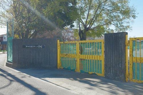 国分寺市立第二小学校 740m