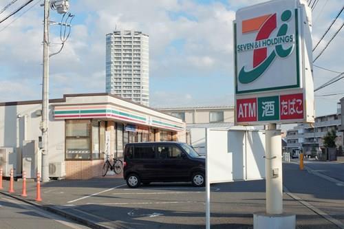 セブンイレブン長津田駅西口店 380m