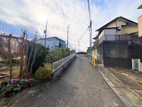 【現地前面道路2025年12月撮影】