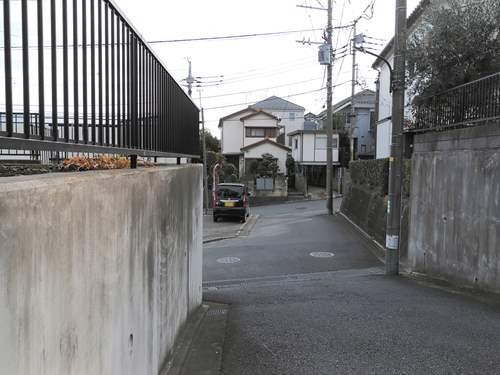 南西側前面道路（2026年1月 撮影）