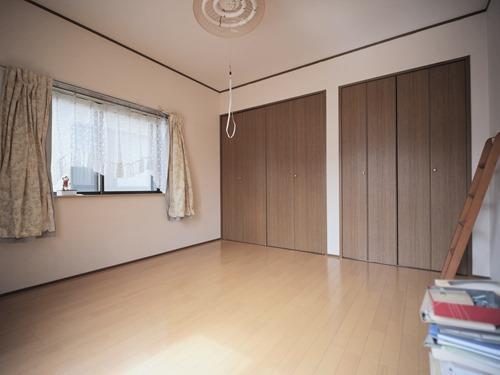 2F 西側洋室①（収納）