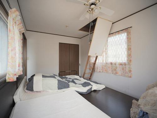 2F 東側洋室②（収納）