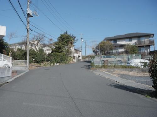 前面道路（2026年1月 撮影）