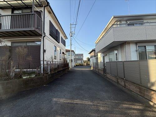 北東側前面道路1