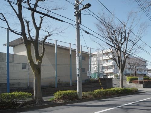 町田市立山崎中学校 820m