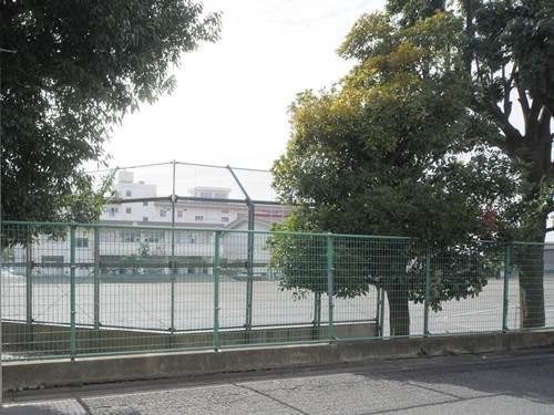 座間市立旭小学校 610m