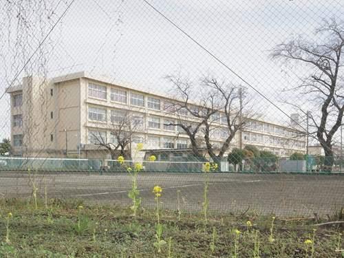 座間市立東中学校 830m